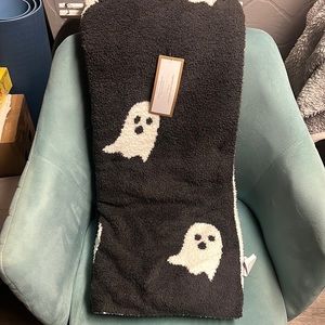 Cupcakes and cashmere ghost blanket